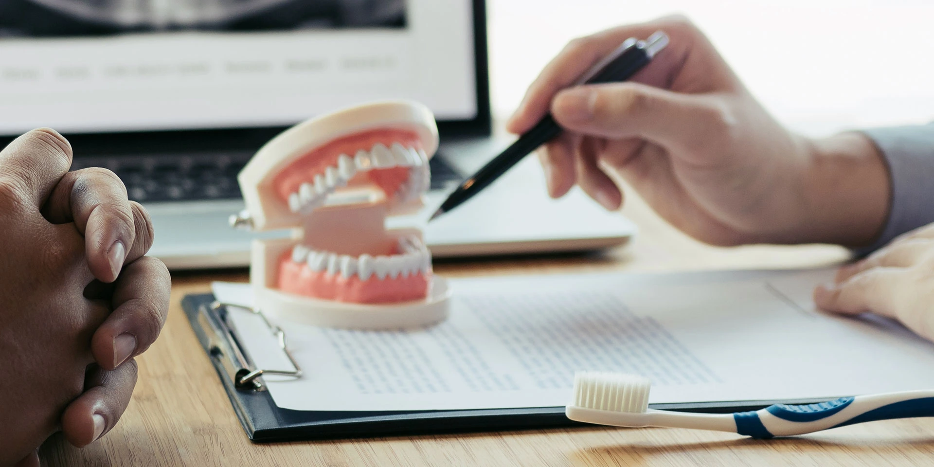 Consultation on financing dental treatment in Cologne